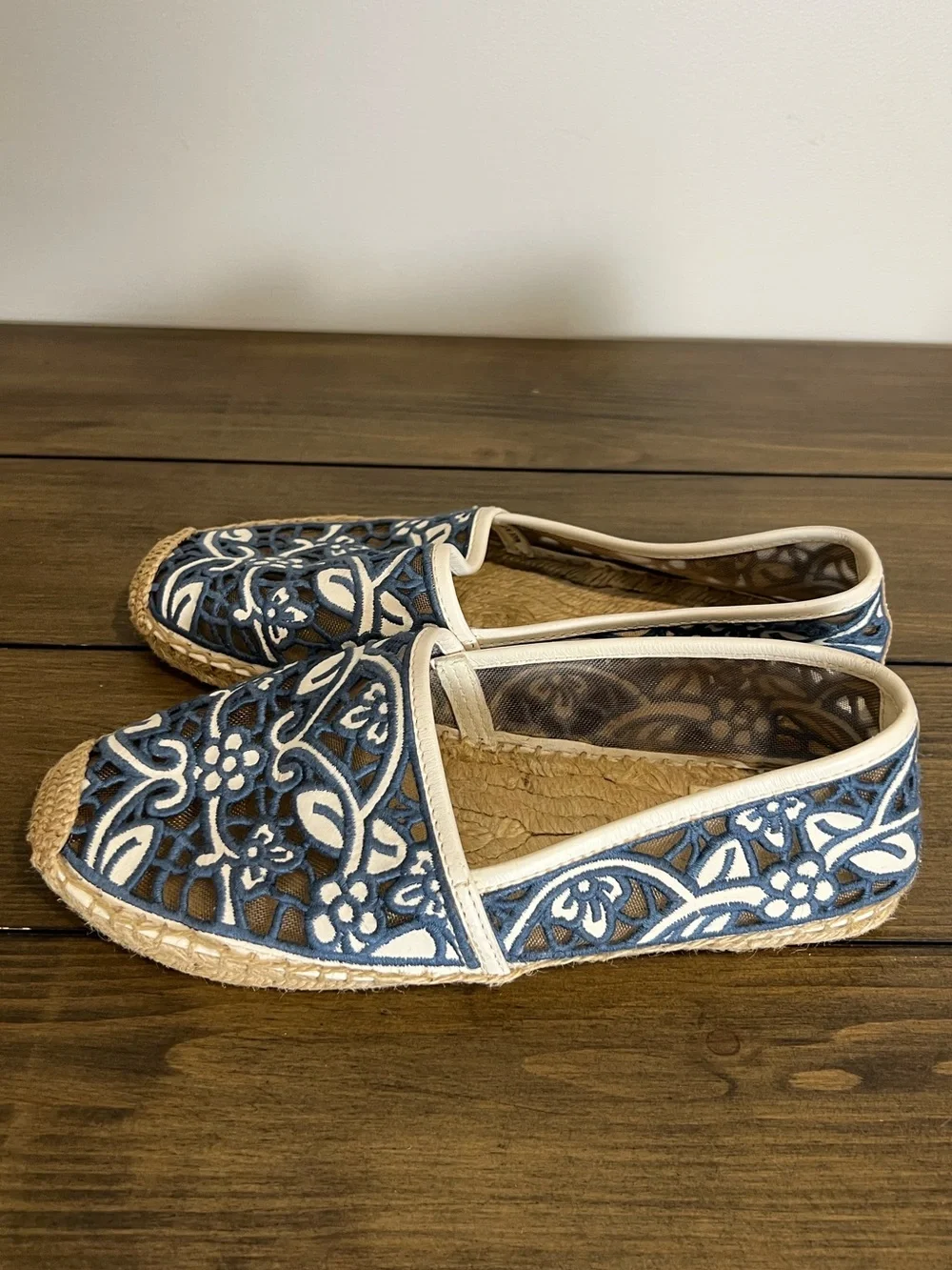 Tory Burch Lucia blue cream lace espadrilles size 8